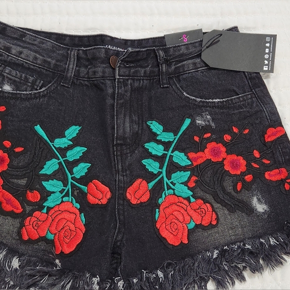 Fashion Nova Denim Shorts Size S - Picture 11 of 13